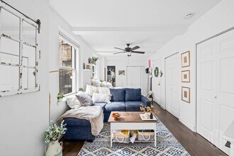 321 E 43rd St in New York, NY - Foto de edificio - Building Photo