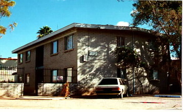 Woodland Terrace Apartments in Tucson, AZ - Building Photo - Building Photo