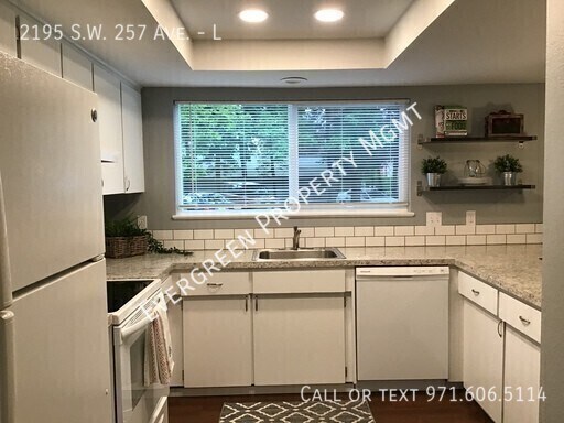 2195 SW 257th Dr-Unit -L in Troutdale, OR - Building Photo