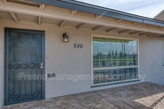 245 Minnewawa Ave in Clovis, CA - Building Photo - Building Photo