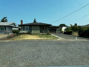 364 S 8th St in Saint Helens, OR - Building Photo - Building Photo