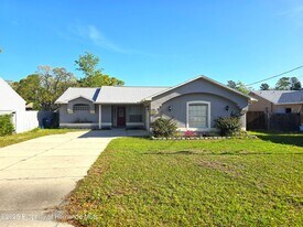 7483 Apache Trail in Spring Hill, FL - Building Photo