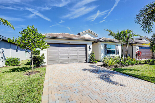 13549 SW Oceanus Blvd in Port St. Lucie, FL - Building Photo - Building Photo