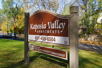 Kaposia Valley in South St. Paul, MN - Foto de edificio - Building Photo