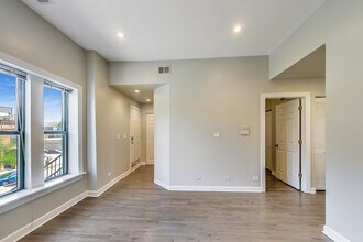 2709 W Chicago Ave in Chicago, IL - Building Photo - Building Photo