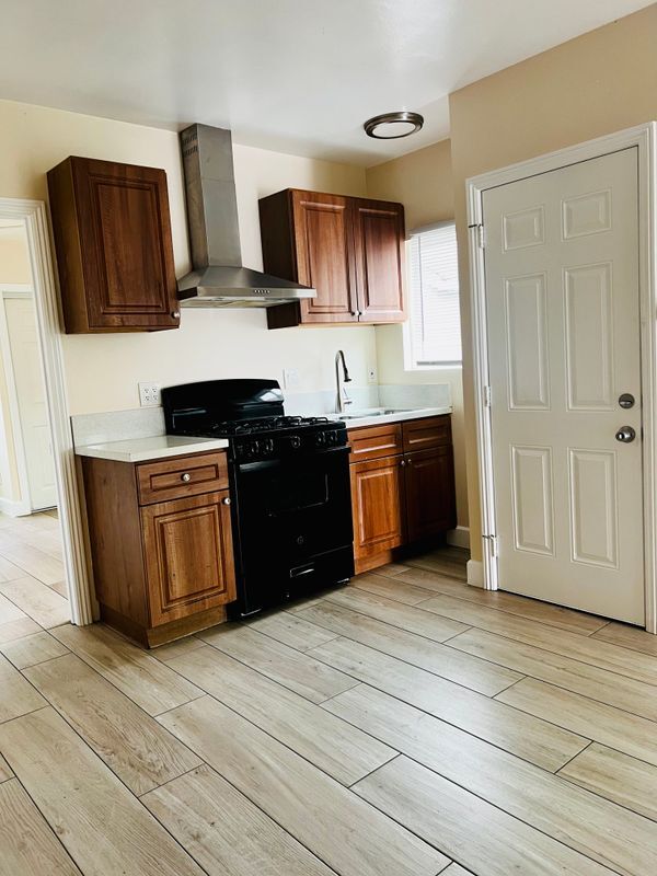 1309 W 62nd St in Los Angeles, CA - Foto de edificio - Building Photo