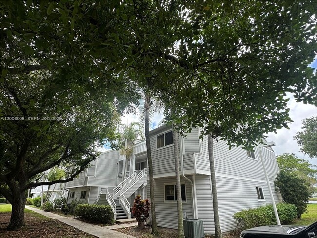 3461 NW 44th St in Lauderdale Lakes, FL - Building Photo - Building Photo