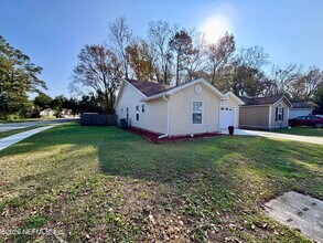 7866 Aquarius Cir S in Jacksonville, FL - Building Photo - Building Photo