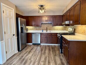 4612 Mirror Light Pl in Fort Wayne, IN - Foto de edificio - Building Photo