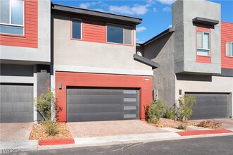 3196 Lumassina Wy in Henderson, NV - Building Photo - Building Photo