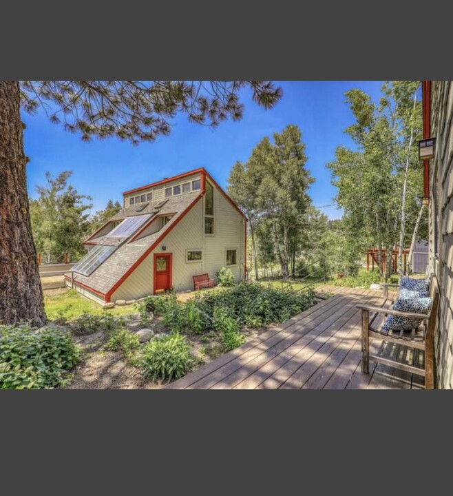 10390 Manchester Dr in Truckee, CA - Building Photo