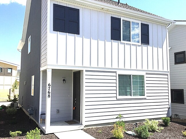 property at 6768 N Silver Gate Dr
