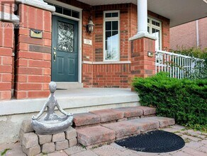 75 Pointon St in Aurora, ON - Building Photo - Building Photo