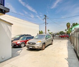 731 E Jefferson Blvd in Los Angeles, CA - Building Photo - Building Photo