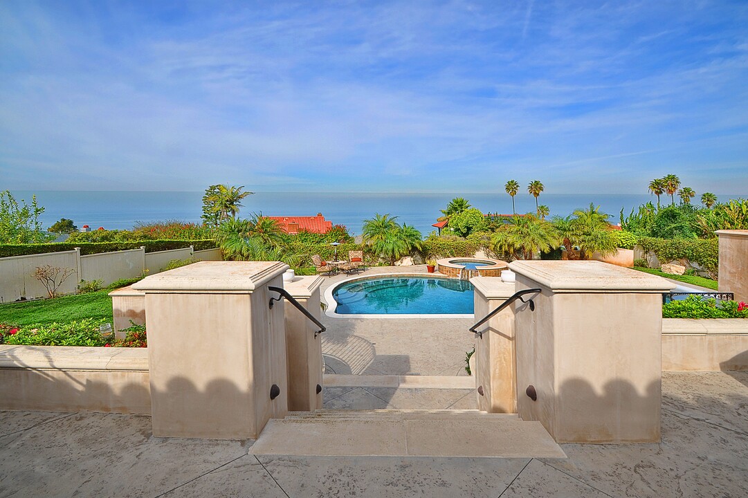 1525 Chelsea Rd in Palos Verdes Estates, CA - Building Photo