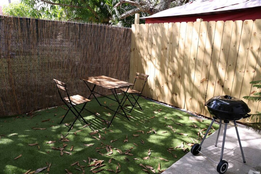 1111 SW 37th Ave in Miami, FL - Building Photo