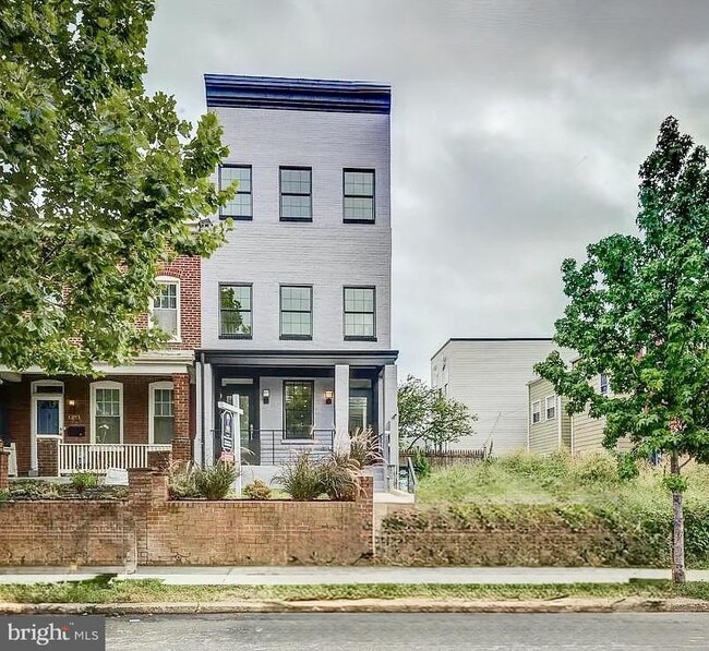 property at 1209 Oates St NE