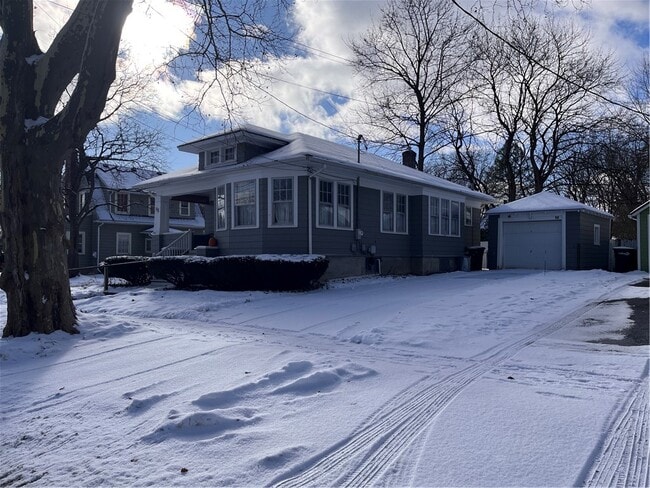 98 Charlotte St in Canandaigua, NY - Building Photo - Building Photo