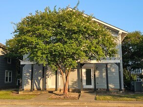 1725 Harvey Mitchell Pkwy S, Unit 911 in College Station, TX - Foto de edificio - Building Photo