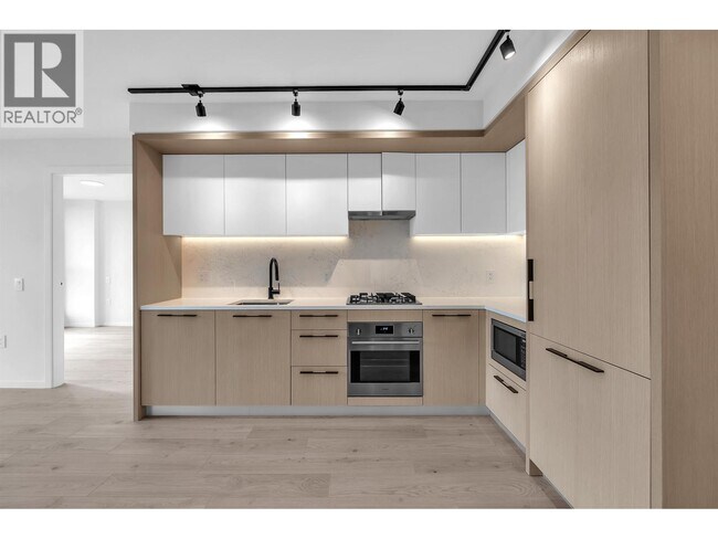 2729 Kingsway in Vancouver, BC - Building Photo - Building Photo