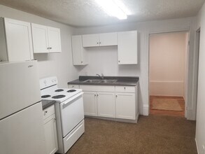 310 S Jefferson St in Belmont, OH - Building Photo - Building Photo