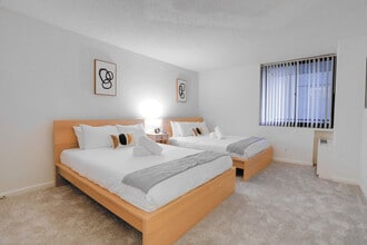 320 23rd St S in Arlington, VA - Foto de edificio - Building Photo