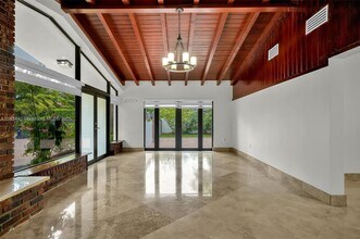 6820 SW 86th Ave in Miami, FL - Building Photo - Building Photo
