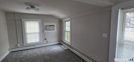154 Washington St, Unit 11 in Norwich, CT - Building Photo - Building Photo