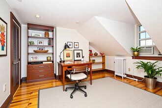 31 Myrtle St, Unit 4 in Boston, MA - Building Photo - Building Photo