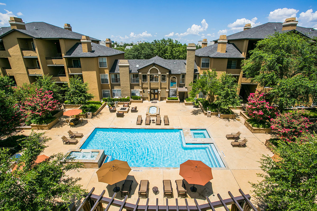 The Courts at Preston Oaks in Dallas, TX - Building Photo