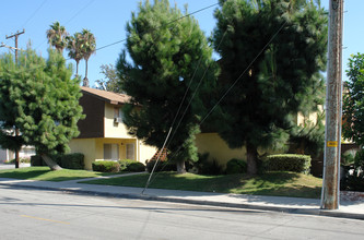 13742 Pine St in Westminster, CA - Building Photo - Building Photo