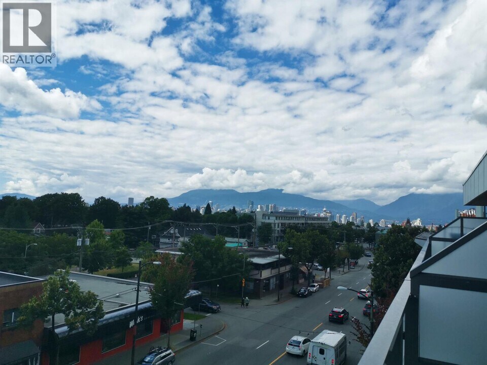 209 E 20th Ave in Vancouver, BC - Building Photo