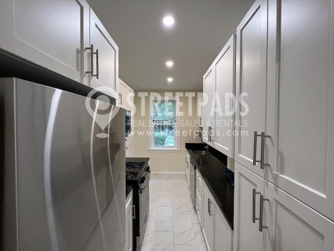 175 Kent St in Brookline, MA - Building Photo - Building Photo