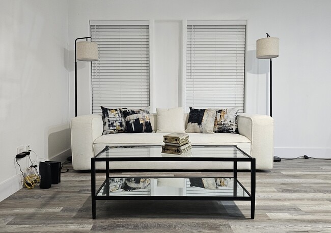 1600 Orange Ave in Weslaco, TX - Foto de edificio - Building Photo