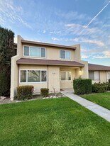 930 Olive Dr in Bakersfield, CA - Building Photo