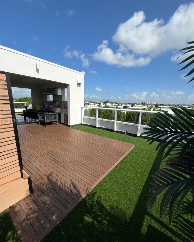 6671 NW 105th Ave in Medley, FL - Building Photo - Building Photo