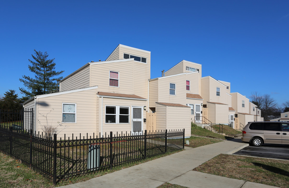 Kimberly Gardens in Montpelier, MD - Building Photo