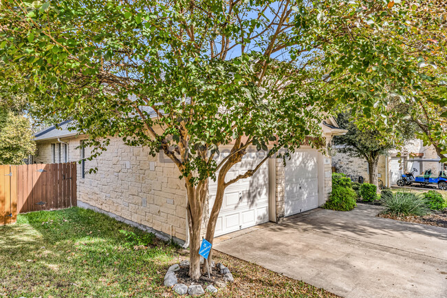 3113 Luminoso Ln E in Round Rock, TX - Foto de edificio - Building Photo