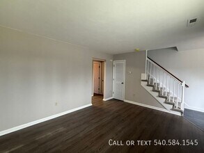 5015 Polly Hill Ln in Roanoke, VA - Building Photo - Building Photo