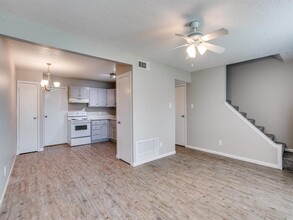 5725 Shadydell Dr in Fort Worth, TX - Foto de edificio - Building Photo