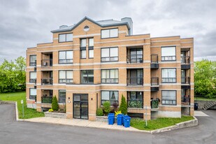 423 Roger-Pilon Rue in Dollard-des-Ormeaux, QC - Building Photo