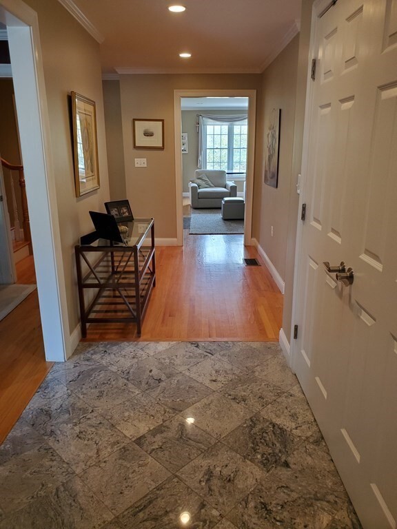 39 Oak St in Wellesley, MA - Building Photo - Building Photo