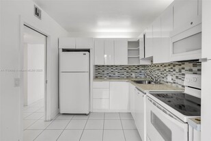 3100 N Palm Aire Dr in Pompano Beach, FL - Building Photo