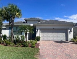 3983 E Hampton Cir in Alva, FL - Building Photo