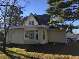 1717 Irvine Ave NW in Bemidji, MN - Building Photo