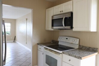 4923 Vincennes Ct, Unit 2 in Cape Coral, FL - Building Photo - Building Photo