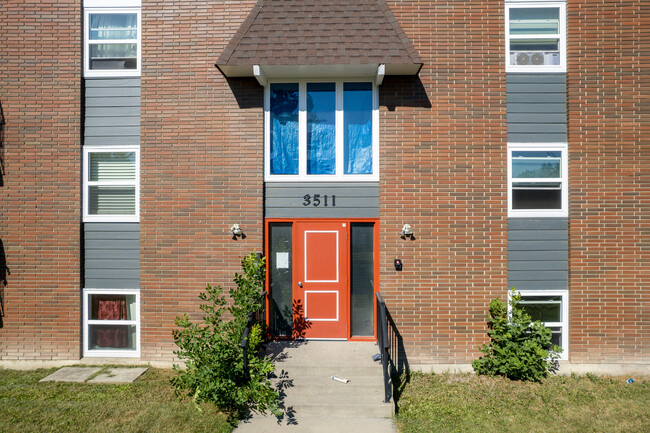 3511 15 St SW in Calgary, AB - Building Photo - Building Photo