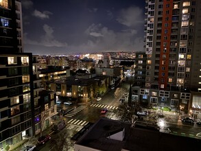 350 W Ash St, Unit Little Italy View Parking in San Diego, CA - Foto de edificio - Building Photo