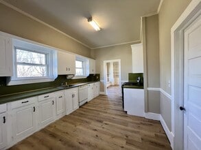 201 E Cowles St in Wilkesboro, NC - Building Photo - Building Photo