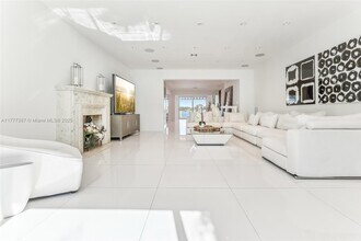 1231 Stillwater Dr in Miami Beach, FL - Foto de edificio - Building Photo